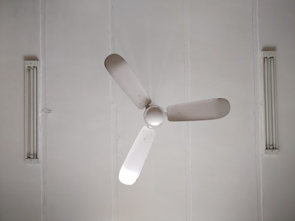 De stille tafelventilator voor werkplek en slaapkamer